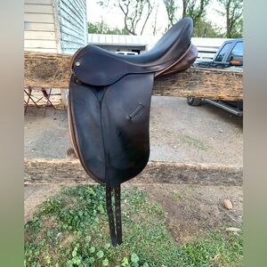 Ideal Jessica brown dressage saddle 18”